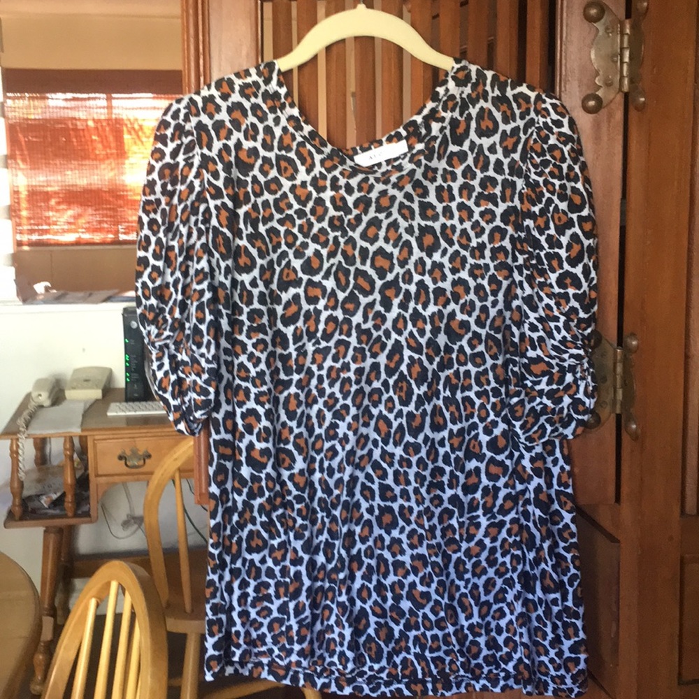 ALC LEOPARD TEE WITH PUFFED SLEEVE DETAIL